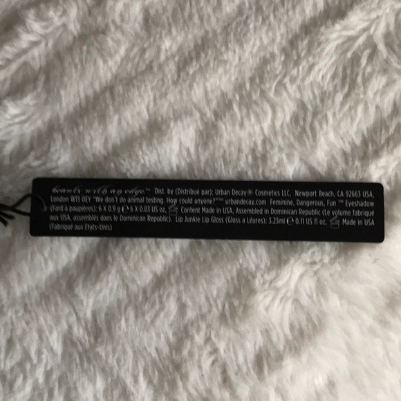 NIB Urban Decay The Dangerous Palette - Picture 6 of 11